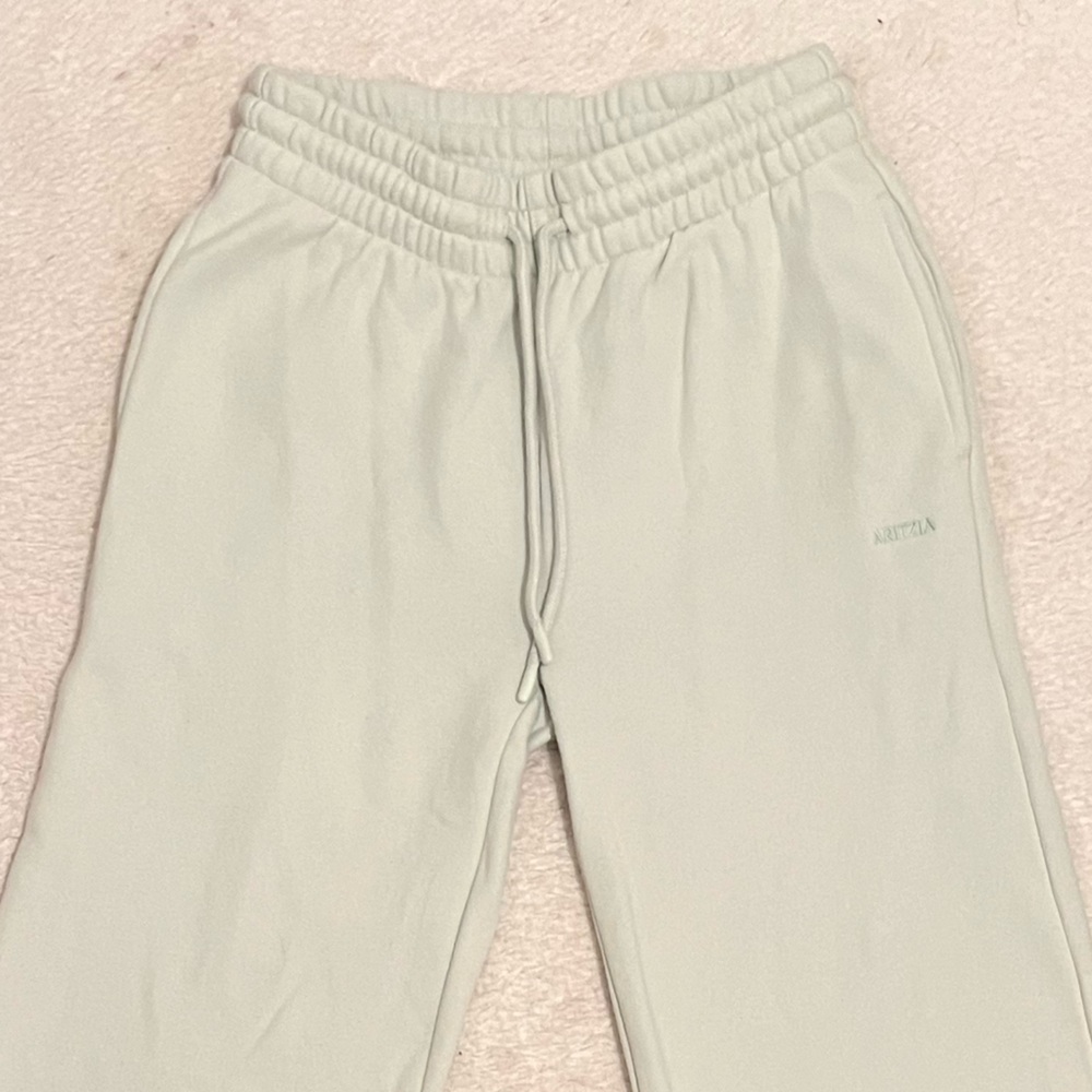 aritzia TNA sweatfleece cozy fleece boyfriend basic wide sweatpant size xxs